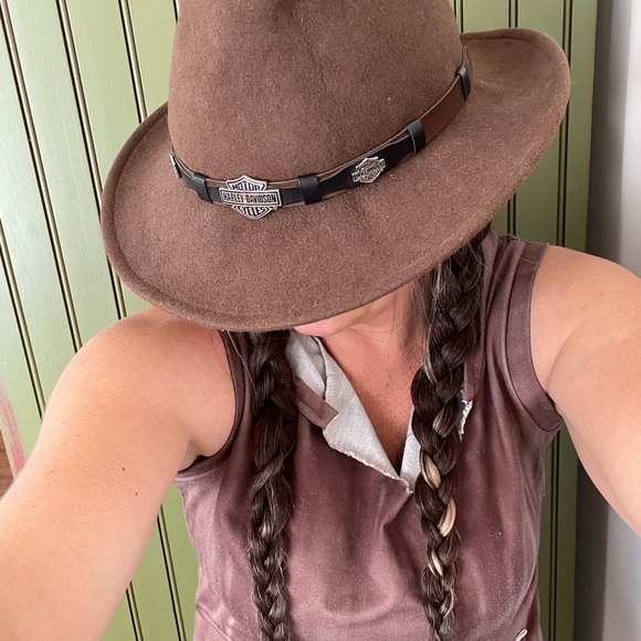 Meet your Posher, An Iron Cowgirl - Picture 2 of 2